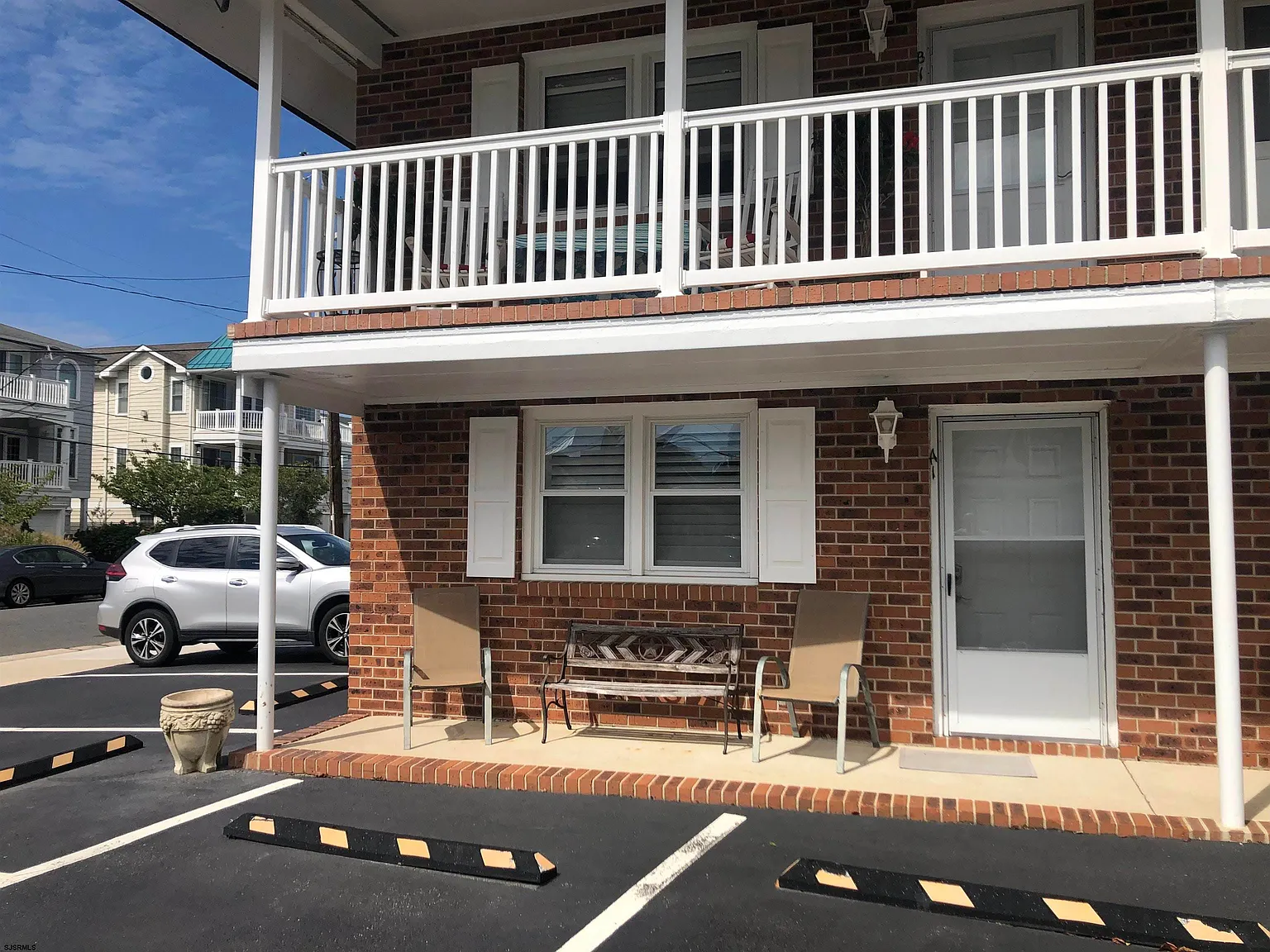 1 bed, 1.0 bath, $12,000 — Photo 2