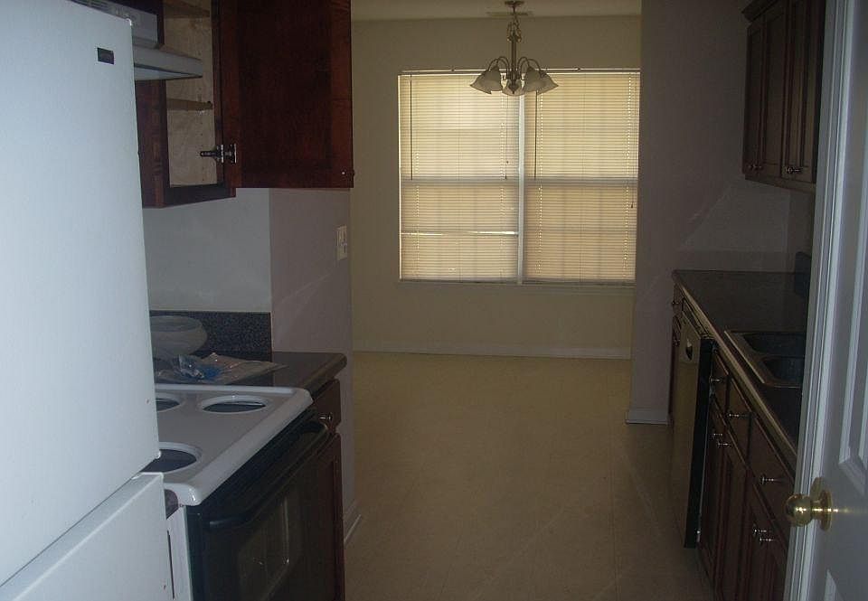 2nd image of 406 Stonehaven Cir