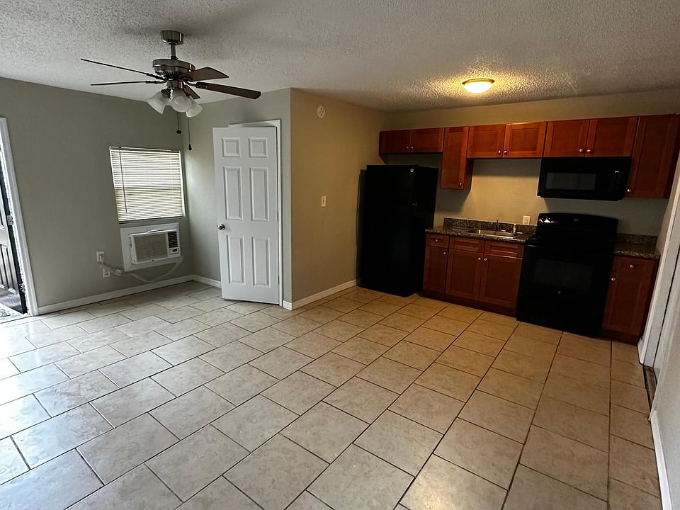 1st image of 624 28th Ave S #1/2