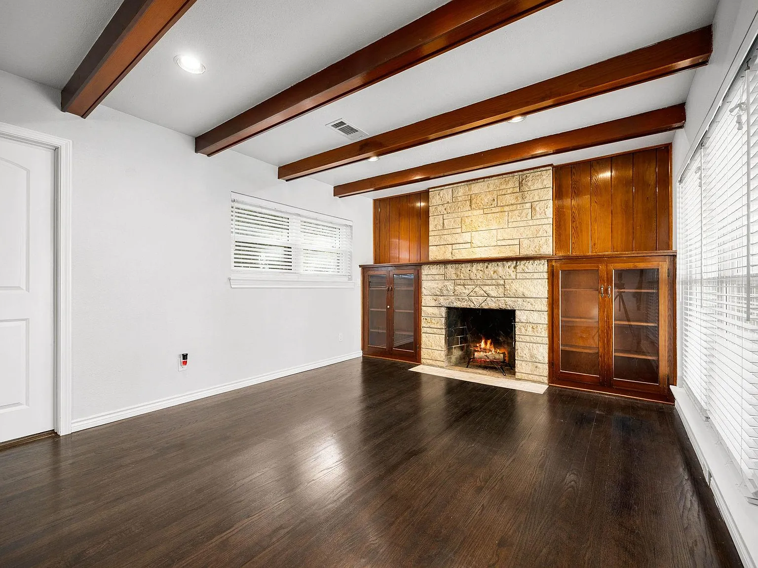 4 bed, 2.5 bath, 2042 sqft, $2,900 — Photo 4