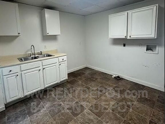 5th image of 1329 E Illinois St