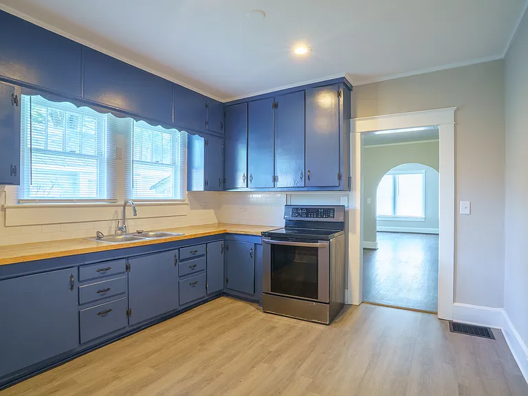 808 11th Ave — Photo 10