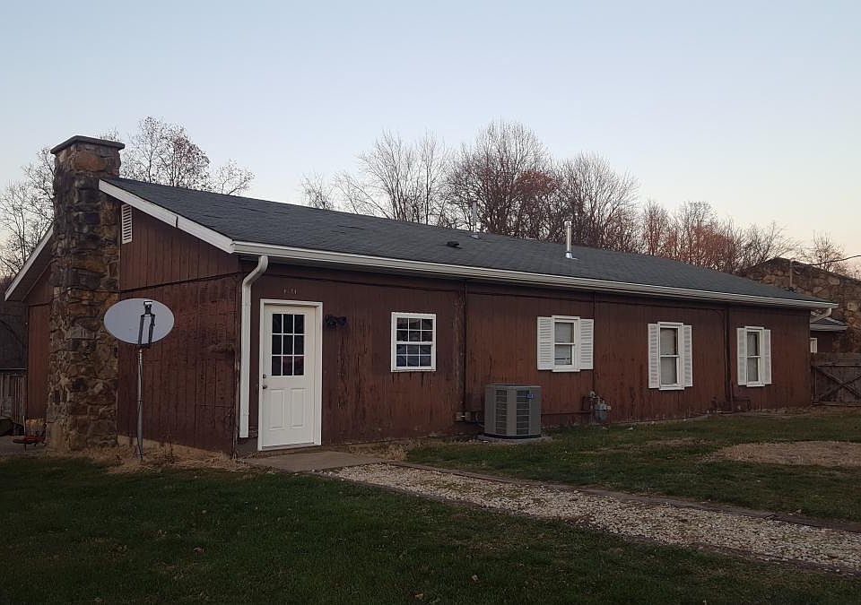 2nd image of 1744 N Sharkey Rd