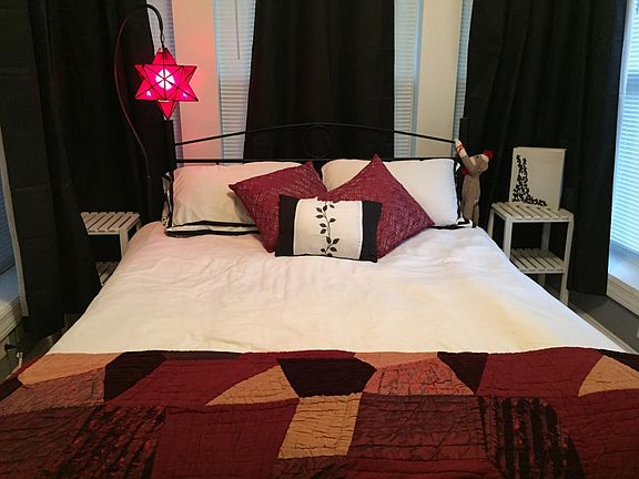 3rd image of 4637 N Rockwell St #1