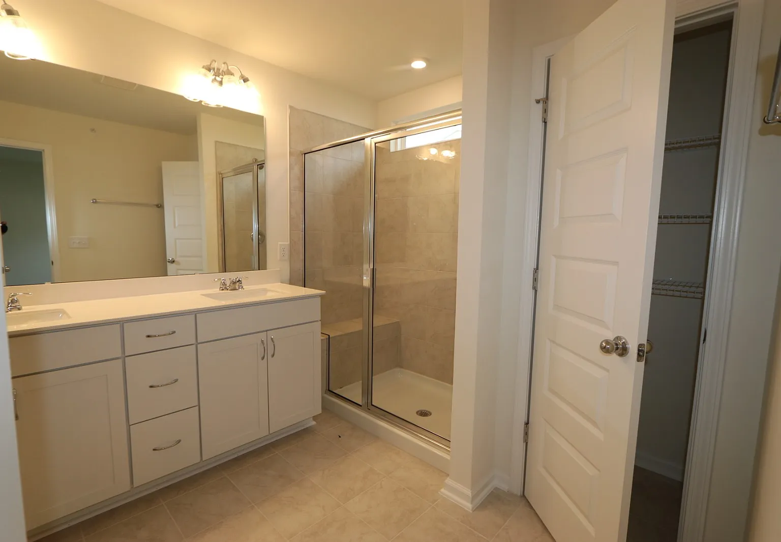 3 bed, 2.5 bath, 1916 sqft, $2,250 — Photo 3