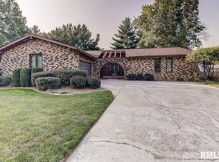 2608 Arrowhead Dr, Springfield, IL 62702