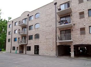 7326 40th St #P-3, Lyons, IL 60534