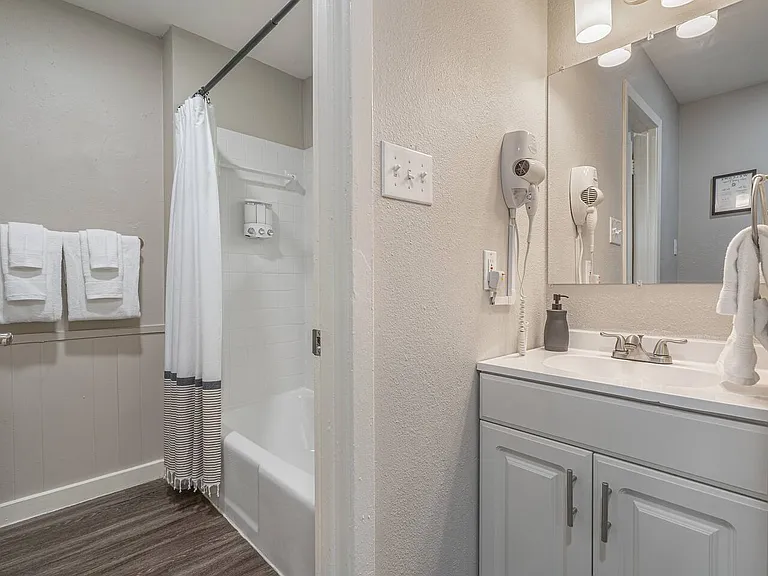 6811 Great Northern Blvd #J — Photo 19