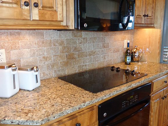 5th image of 2100 NW Hedgewood Dr