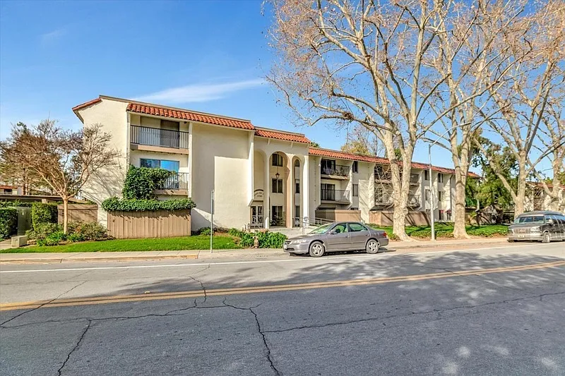 1 bed, 1.0 bath, 678 sqft, $2,100 — Photo 1