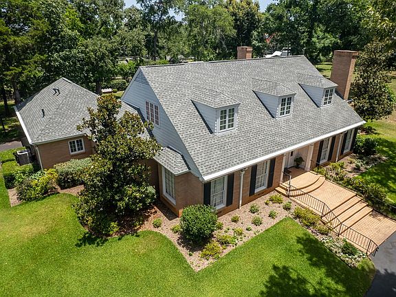 3rd image of 901 Hilltop Dr
