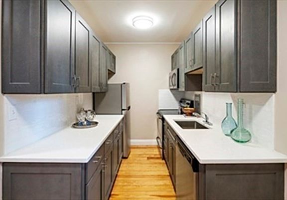 5th image of 52 Strathmore Rd APT 25