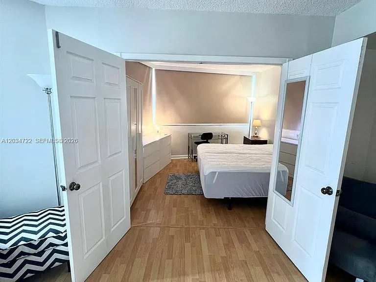 905 Brickell Bay Dr #1422 — Photo 25
