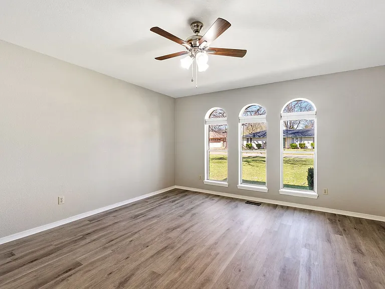 8208 Mark Ln — Photo 11