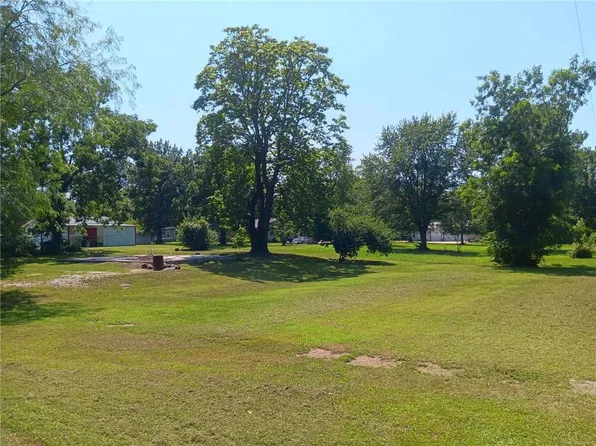 307 Sycamore St, Pleasanton, KS 66075