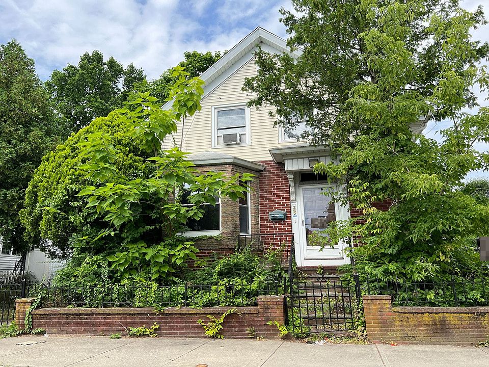 1st image of 262 Lowell Ave