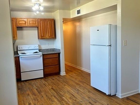 4th image of 2620 S Galvez St #1A