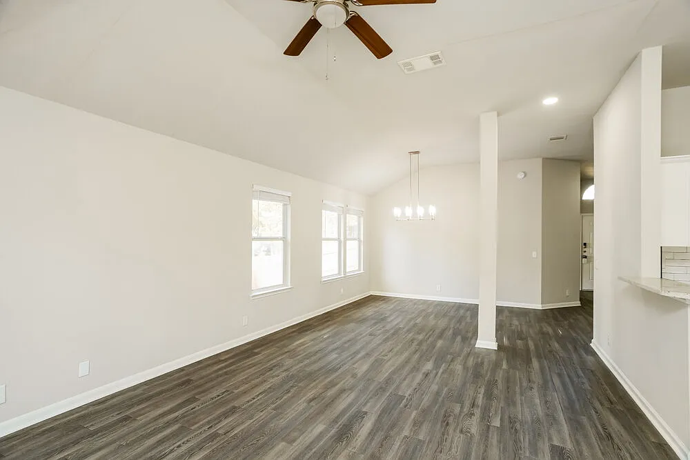 3 bed, 2.0 bath, 1765 sqft, $1,915 — Photo 4