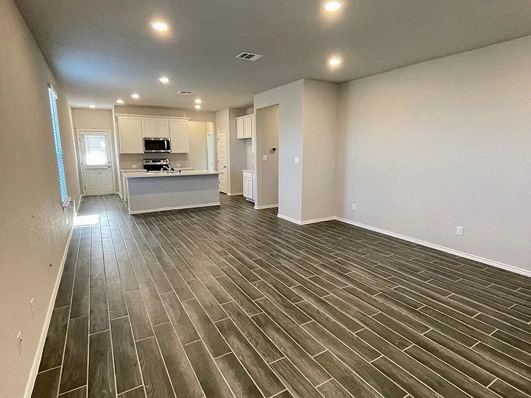 2445 Ayers Dr — Photo 4
