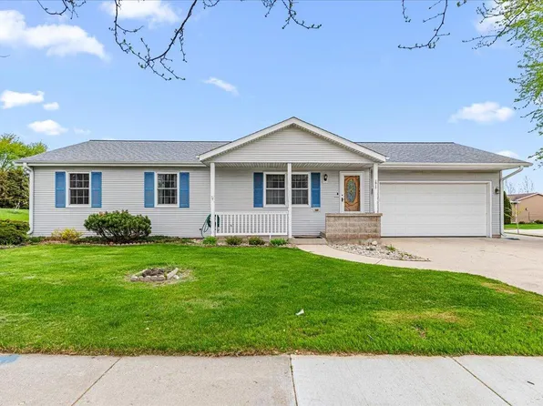 1015 Squire LANE, West Bend, WI 53090