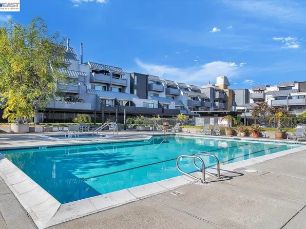 7 Embarcadero W APT 312, Oakland, CA 94607
