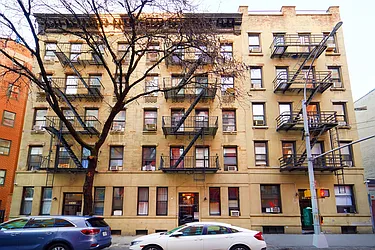 333 West 43rd Street in Hell&#39;s Kitchen