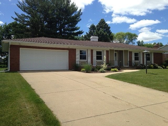 1st image of 824 Mayfair Dr