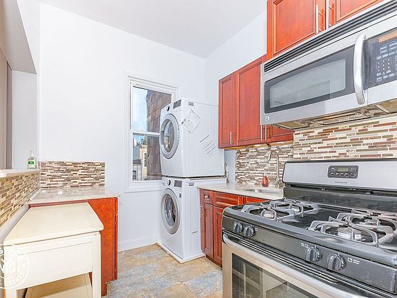 3rd image of 148 Weirfield St #22