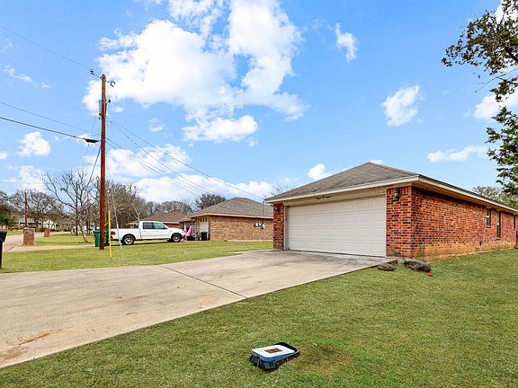 3rd image of 28 Bluebonnet Dr