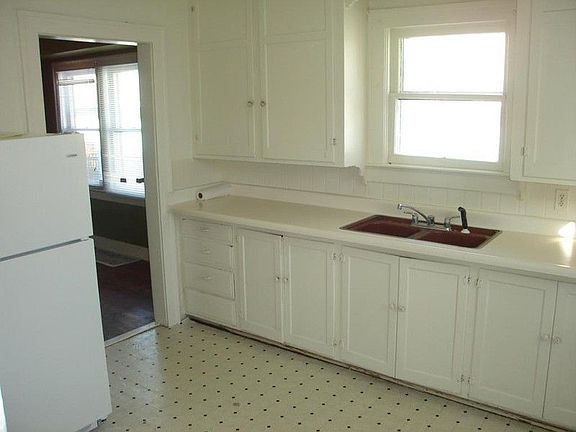 4th image of 1433 S 38th St