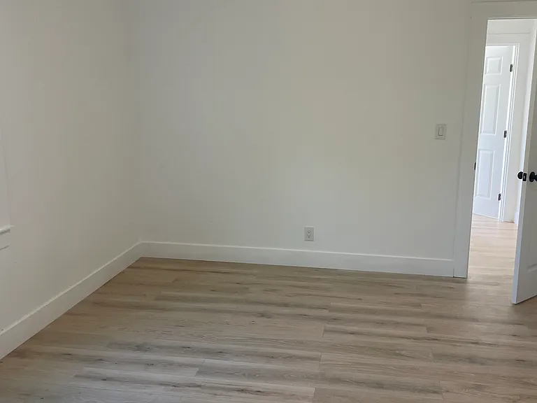 810 44th St #810 — Photo 9