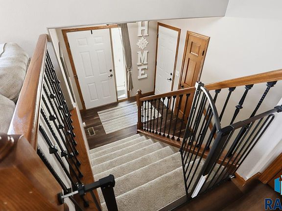 3rd image of 902 Miah St