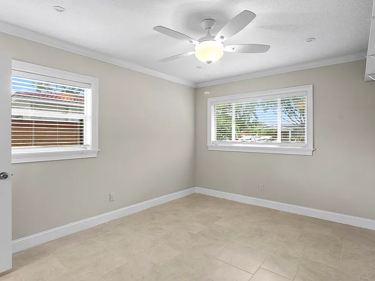4916 W Melrose Ave N — Photo 23