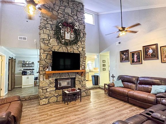 3rd image of 127 Walton Loop