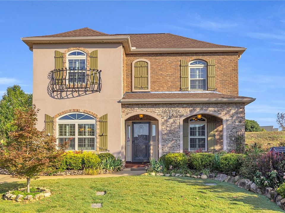 1st image of 105 Bur Oak Dr