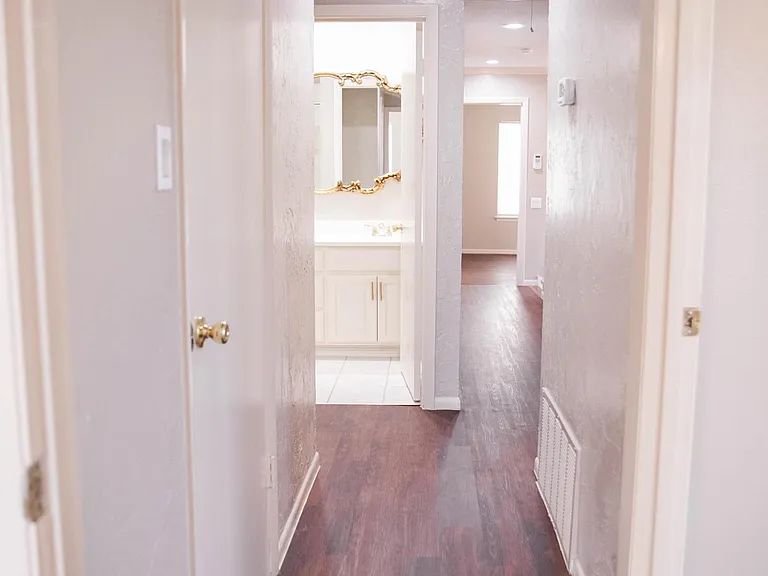 301 Santa Clara St — Photo 27