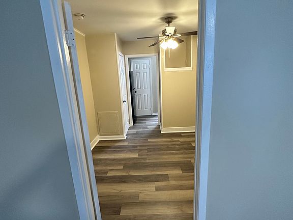3rd image of 109 N Cruze St #1R