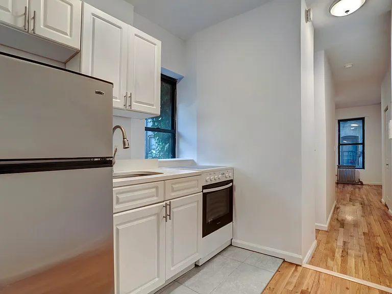 412 W 49th St #3B — Photo 4
