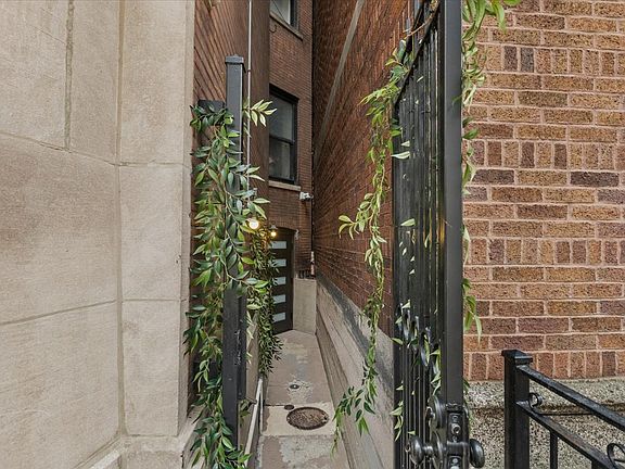 3rd image of 3020 N Sheridan Rd #Gn