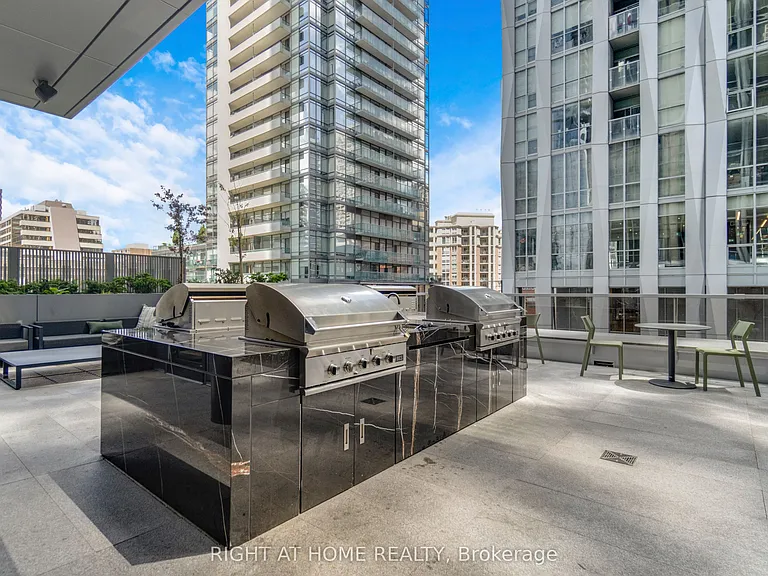 11 Yorkville Ave #2113 — Photo 26