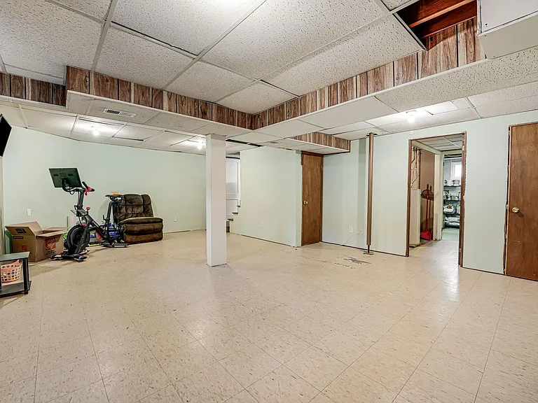 6714 Amherst Rd — Photo 28