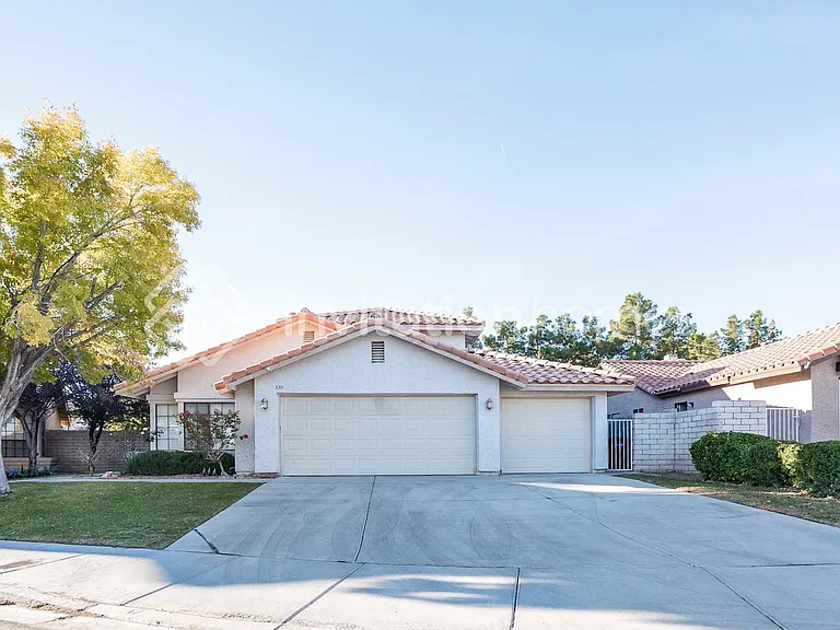 330 Hutchings Ln — Photo 1