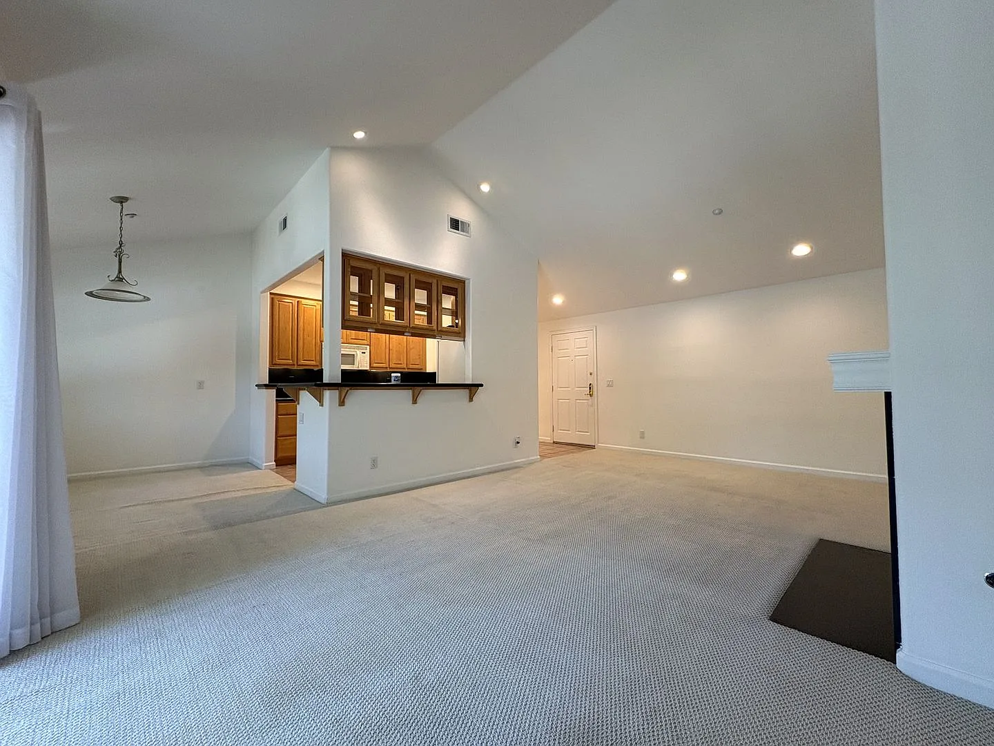 Spacious One Bedroom in Downtown Menlo Park — Photo 3