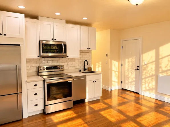 571 Valley St APT 2, Seattle, WA 98109