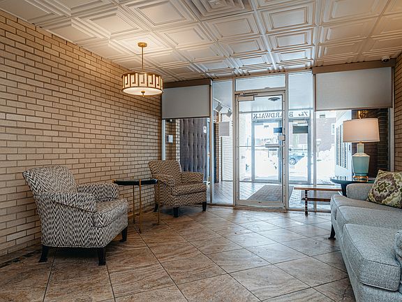2nd image of 235 Marengo Ave APT 4G