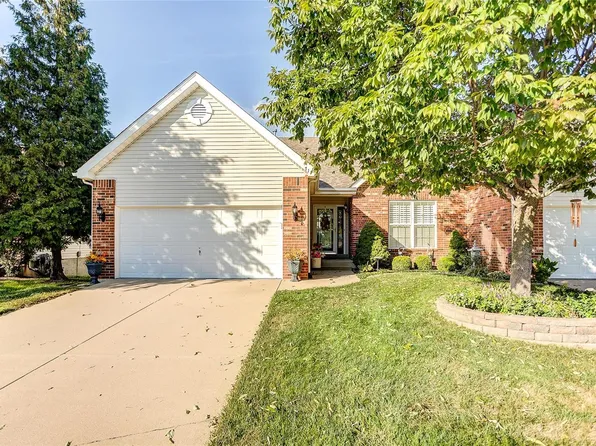 711 Ember Crest Dr, Fairview Heights, IL 62208