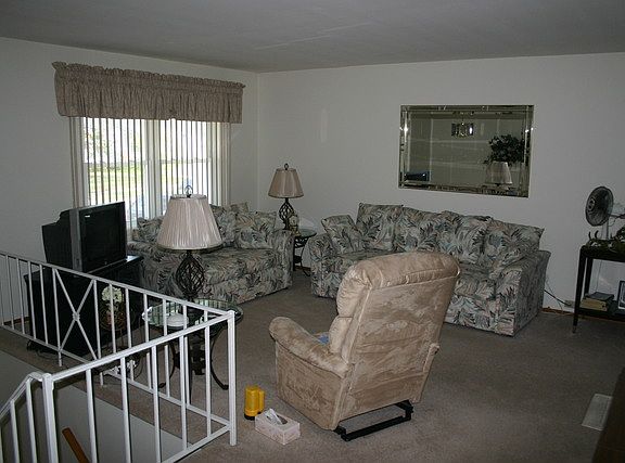 5th image of 372 E Altgeld Ave