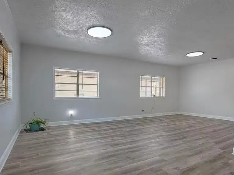 801 Cameron St — Photo 3