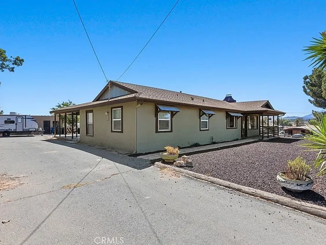 3 bed, 1296 sqft, $3,500 — Photo 2