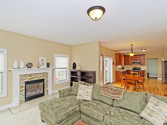 3rd image of 202 Landbridge Dr